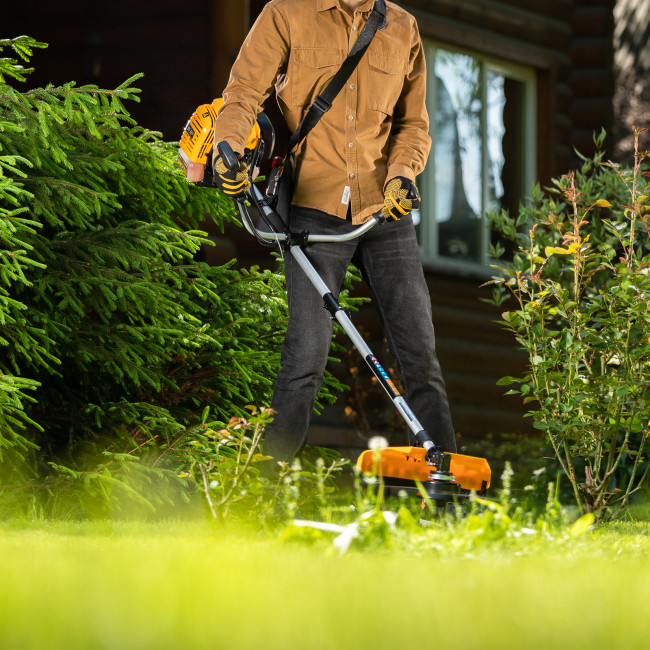 Триммер бензиновый DT 33S, 33 см3, 1.8 л. с, разъемная штанга, состоит из 2 частей Denzel в Красноярске