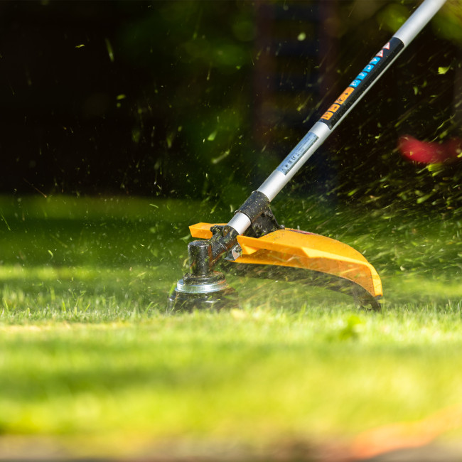 Триммер бензиновый DT 33S, 33 см3, 1.8 л. с, разъемная штанга, состоит из 2 частей Denzel в Красноярске