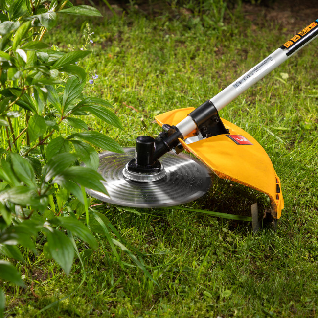 Триммер бензиновый DT 33S, 33 см3, 1.8 л. с, разъемная штанга, состоит из 2 частей Denzel в Красноярске