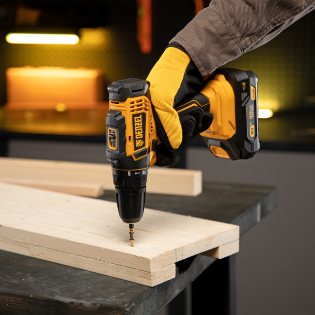 Дрель-шуруповерт аккумуляторная CDL-18-02BM, Li-Ion, 18 В, 2 аккумулятор Denzel в Красноярске Дрель-шуруповерт аккумуляторная CDL-18-02BM, Li-Ion, 18 В, 2 аккумулятор Denzel в Красноярске