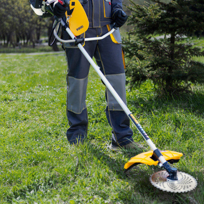 Триммер бензиновый DGT 330, 33 см3, 1.8 л. с, неразъемная штанга, состоит из 2 частей Denzel в Красноярске