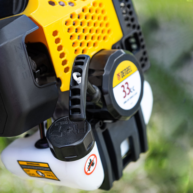 Триммер бензиновый DGT 330, 33 см3, 1.8 л. с, неразъемная штанга, состоит из 2 частей Denzel в Красноярске