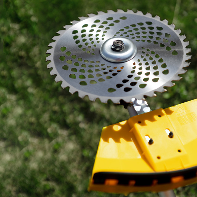 Триммер бензиновый DGT 520, 52 см3, 3 л. с, неразъемная штанга, состоит из 2 частей Denzel в Красноярске