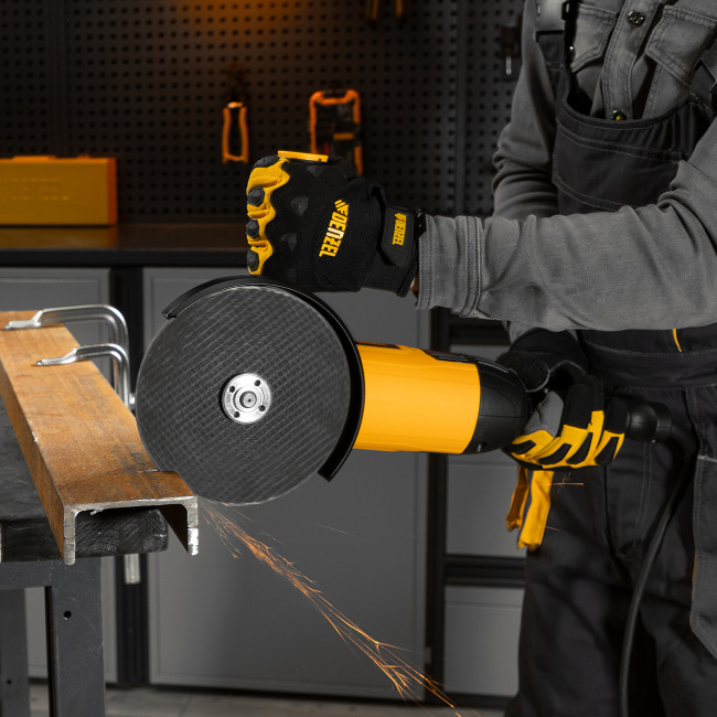 Машина шлифовальная угловая AG180-2000, 2000 Вт, 180 мм, 8500 об/мин Denzel в Красноярске Машина шлифовальная угловая AG180-2000, 2000 Вт, 180 мм, 8500 об/мин Denzel в Красноярске