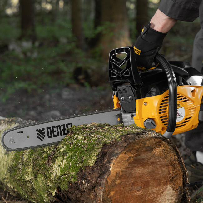 Пила цепная бензиновая DGS-4516, шина 40 см, 45 см3, 3 л.с, шаг 3/8, паз 1.3 мм, 57 звеньев Denzel в Красноярске