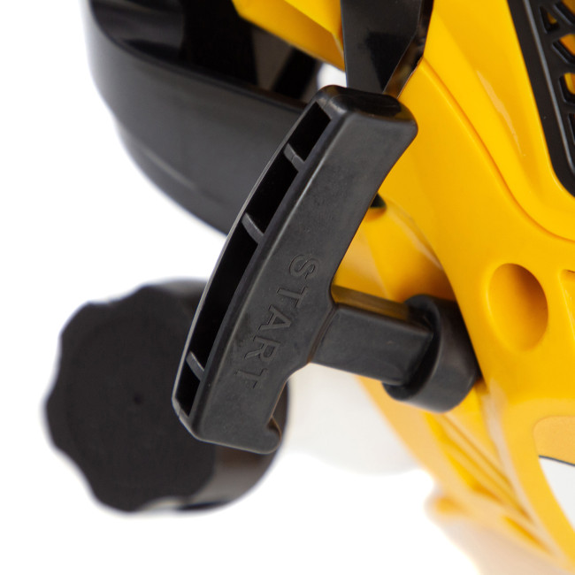 Триммер бензиновый DTL-33S, 33 см3, разъемная штанга, состоит из 2 частей Denzel в Красноярске