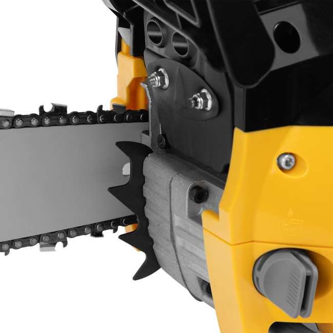 Пила цепная бензиновая DGS-5820, шина 50 см, 58 см3, 4.1 л.с, шаг 0.325, паз 1.5 мм, 76 звеньев Denzel в Красноярске