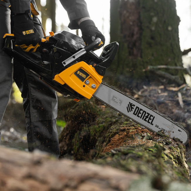Пила цепная бензиновая DGS-5820, шина 50 см, 58 см3, 4.1 л.с, шаг 0.325, паз 1.5 мм, 76 звеньев Denzel в Красноярске