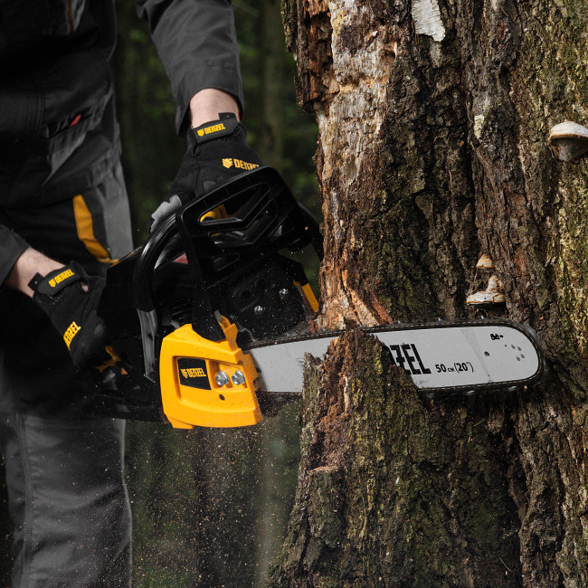 Пила цепная бензиновая DGS-5820, шина 50 см, 58 см3, 4.1 л.с, шаг 0.325, паз 1.5 мм, 76 звеньев Denzel в Красноярске