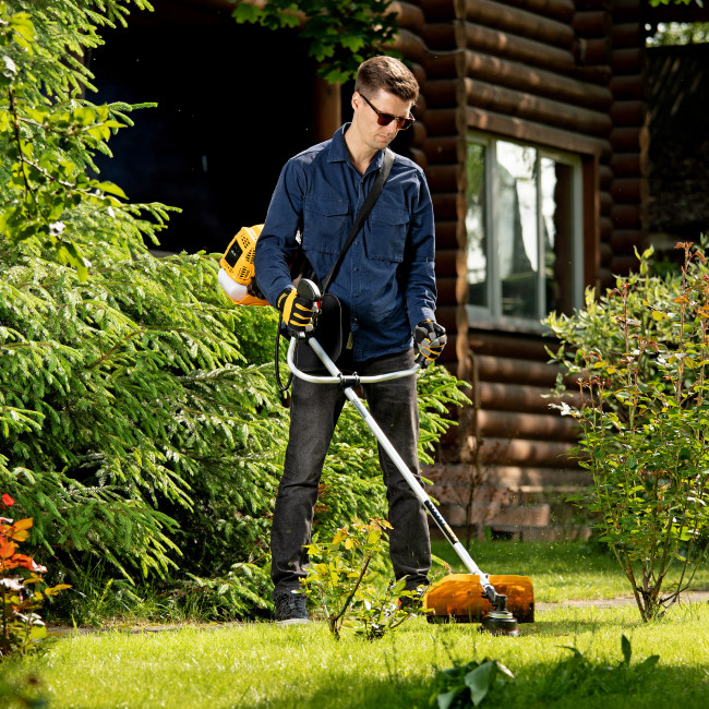 Триммер бензиновый DTL-43, 43 см3, неразъемная штанга, состоит из 2 частей Denzel в Красноярске