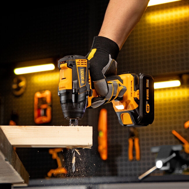 Винтоверт ударный аккумуляторный бесщет CID-IB-200 18В Li-Ion Denzel в Красноярске Винтоверт ударный аккумуляторный бесщет CID-IB-200 18В Li-Ion Denzel в Красноярске